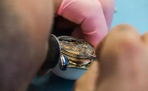 浪琴官网客服电话（浪琴手表机芯生锈的解决方法）