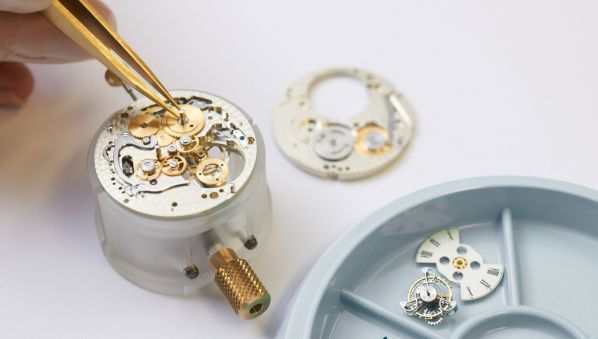 浪琴官网客服电话（浪琴手表机芯生锈的解决方法）