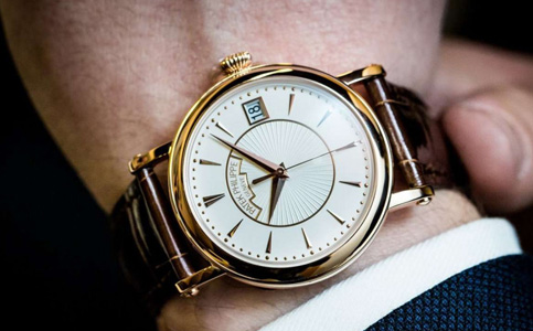 百达翡丽手表售后服务电话(百达翡丽手表出现进灰的情况)