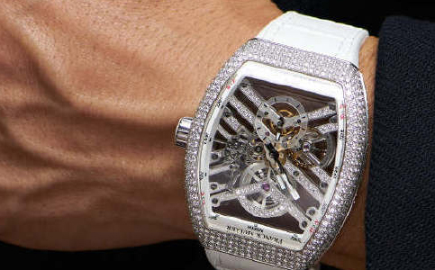 法穆兰手表售后服务电话(法穆兰手表日常佩戴时的保养)