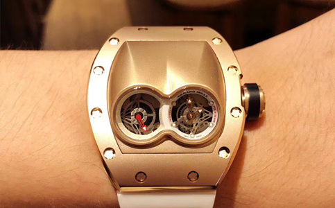 理查德米勒手表保养一次需要几天(理查德米勒手表机芯生锈)