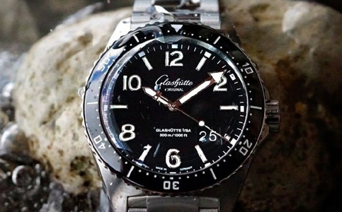 格拉苏蒂售后保养服务中心(格拉苏蒂手表脏了怎么清洗)