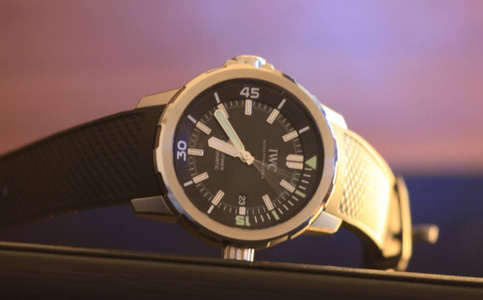 万国手表维修点售后服务中心(应对万国手表生锈问题)