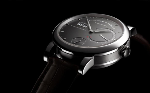 朗格手表维修点售后电话（解决朗格手表表玻璃起雾）