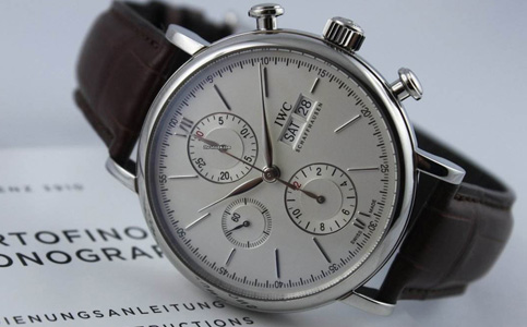 万国官方维修电话（万国手表进水的处理方法）